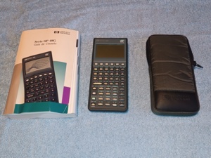 Calculadora HP 48G con su funda y manual