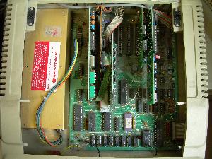 Fotografía del Apple IIe con la tapa abierta Fotografía del Apple IIe con la tapa abierta