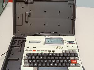 Computador portátil Epson HX-20 dentro de su maletín