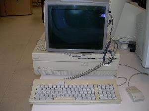 Vista exterior del computador Apple Macintosh II Vista exterior del computador Apple Macintosh II