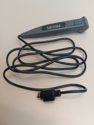 Vista superior de un ratón antiguo con forma de lápiz para ordenador portátil Vista superior de un ratón antiguo con forma de lápiz para ordenador portátil
