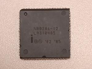 Vista superior del procesador Intel 80286-12 en cápsula PLCC