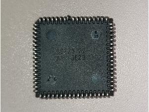 Vista inferior del procesador Intel 80286-12 en cápsula PLCC