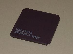 Vista superior del procesador AMD R80286-16/S en cápsula CLCC
