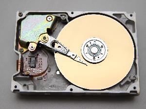 Vista interior de un disco duro de 3.5 pulgadas Vista interior de un disco duro de 3.5 pulgadas