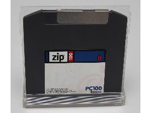Disquete ZIP en su caja Disquete ZIP en su caja