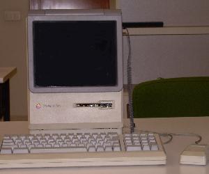 Filtro de pantalla colocado en un Macintosh Plus